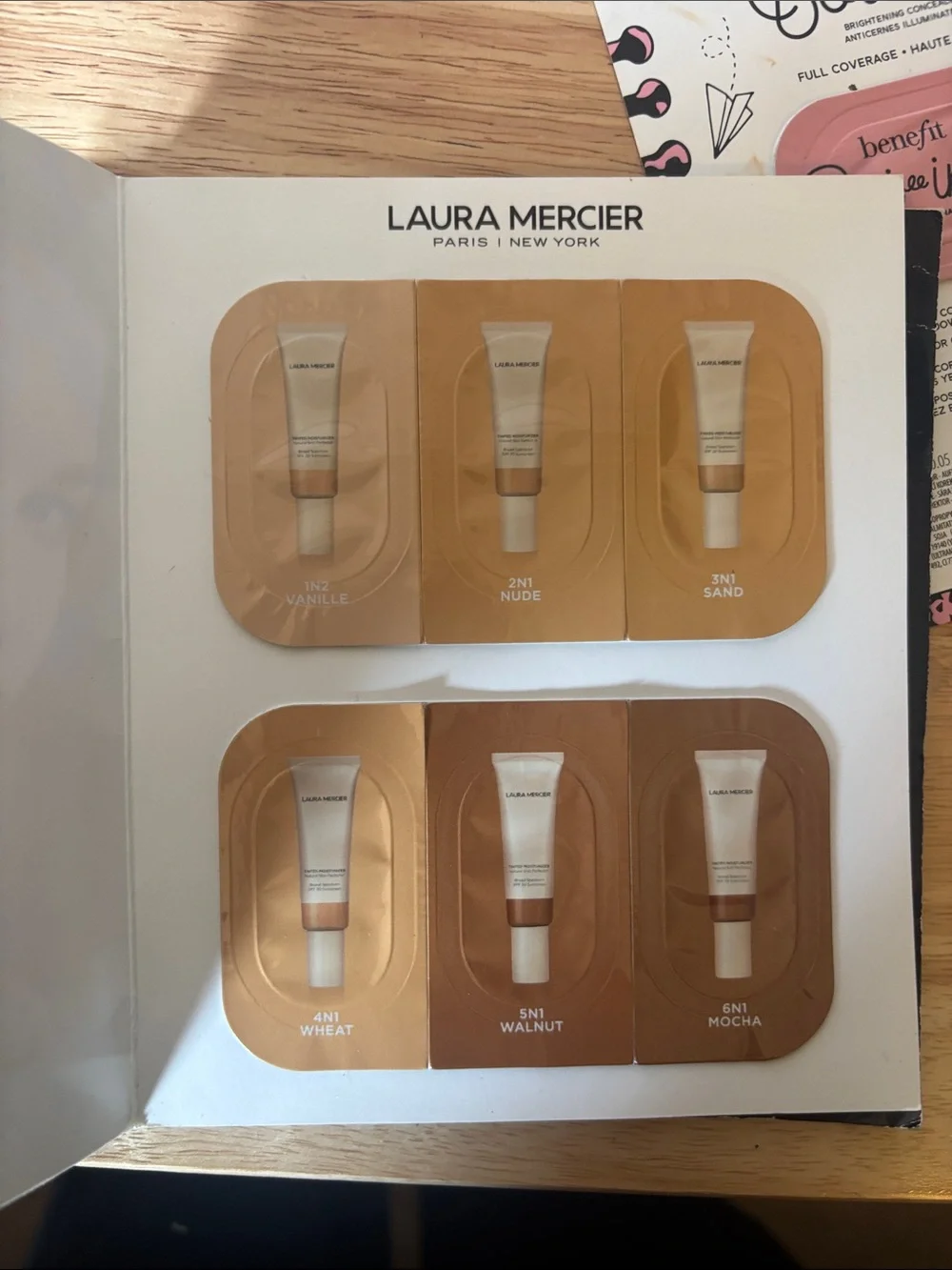 Giorgio Armani Luminous Silk Foundation Sample - Beige/Tan